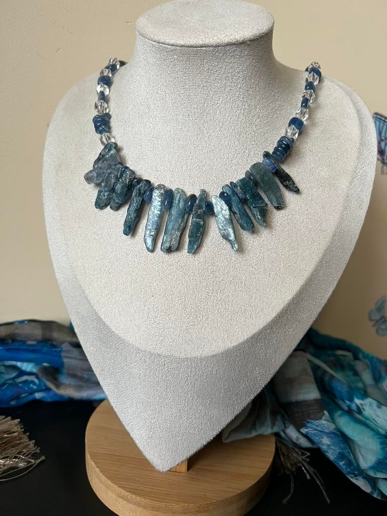 Kyaniet beschermt intuïtie hoge trilling power magie uniek, Blauw, Nieuw, Ophalen of Verzenden, Steen of Mineraal