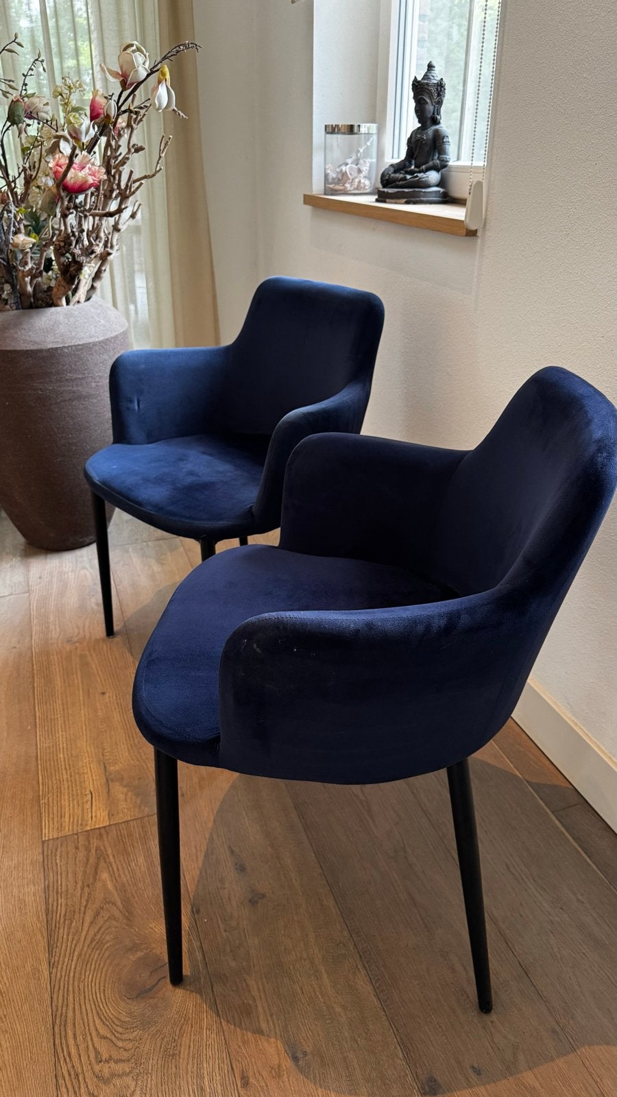 4x Donkerblauwe fluwelen eetkamerstoelen met armleuning, Ophalen, Gebruikt, Blauw, Vier