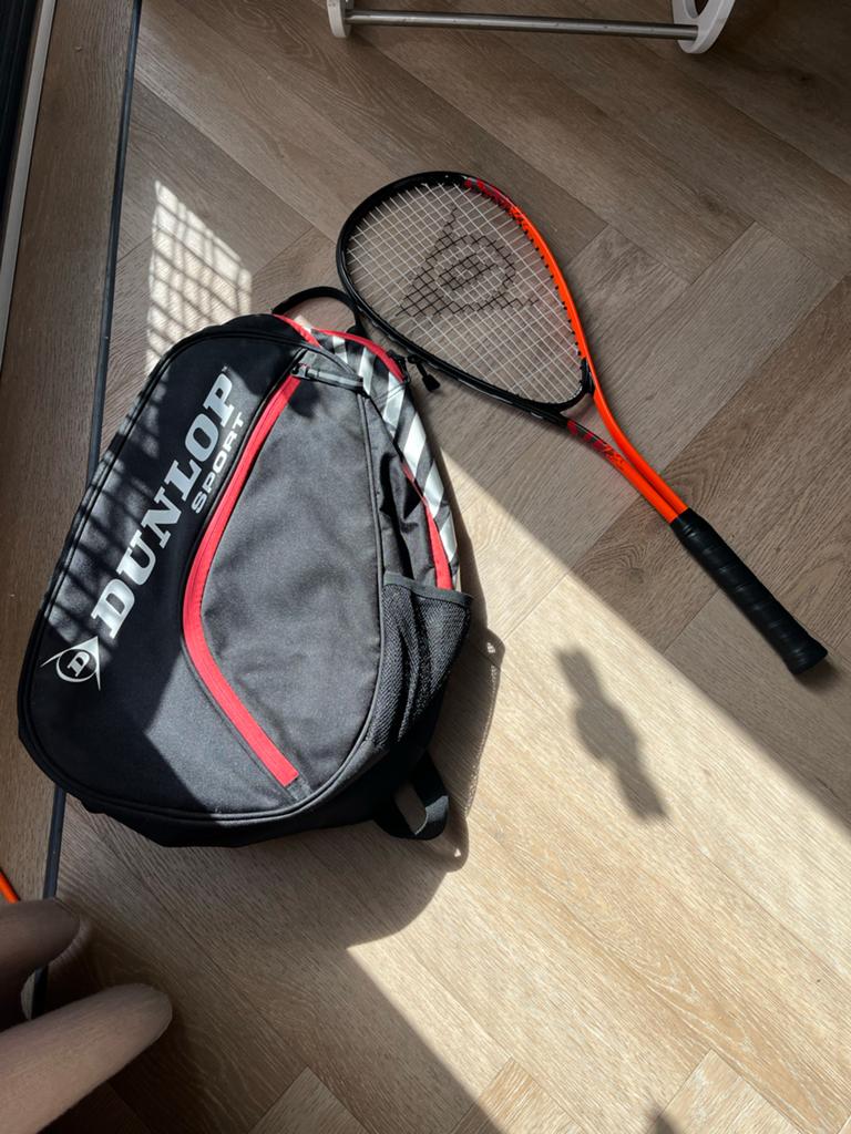 Dunlop Squash Starterspakket: Racket, Tas & Ballen, Ophalen of Verzenden, Zo goed als nieuw, Racket, Met hoes