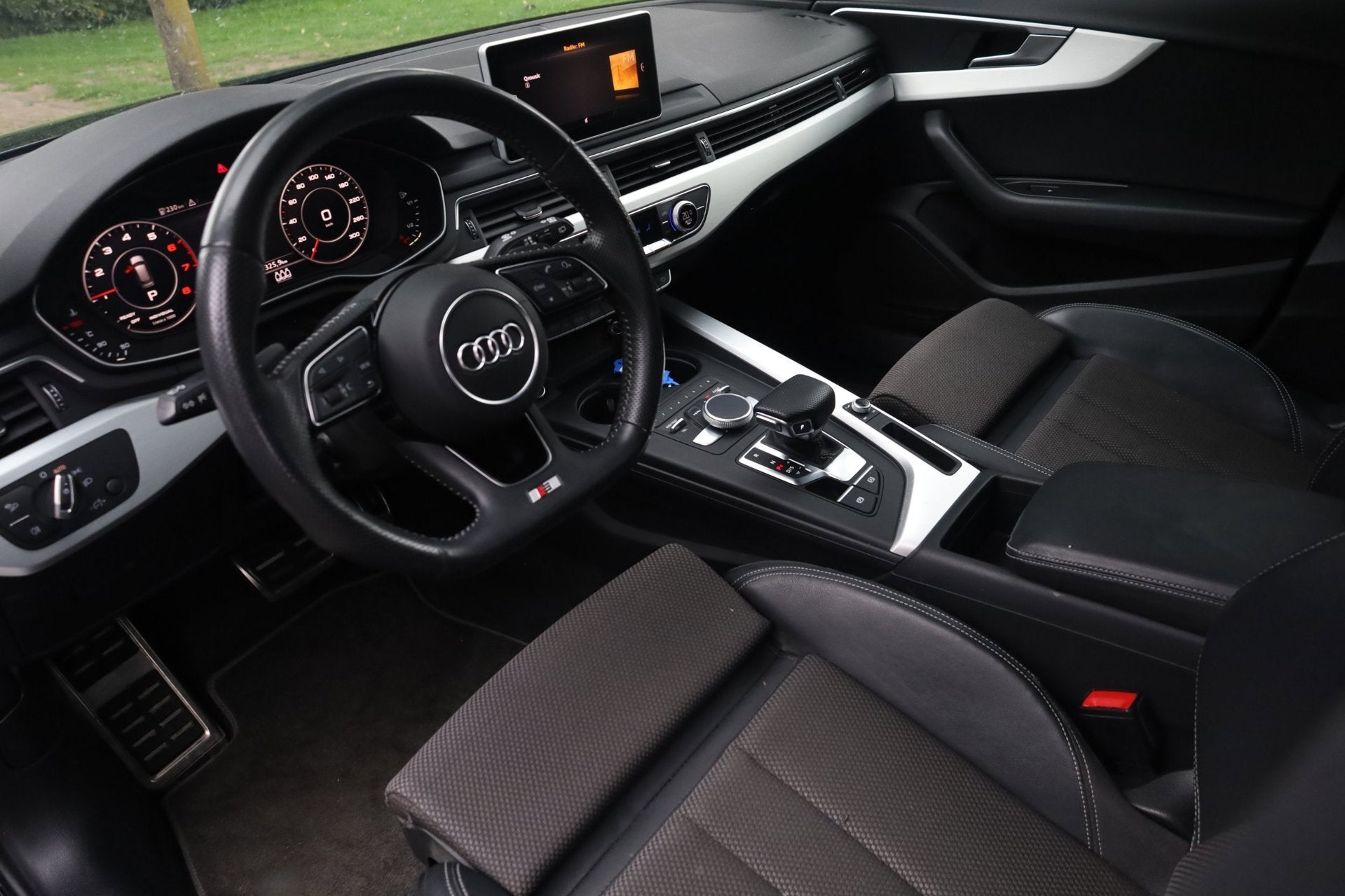 Audi A4 Avant 40 TFSI Sport S line edition Aut. | 3x S-Line, Auto's, Dealer onderhouden, Gebruikt, 1984 cc, Origineel Nederlands