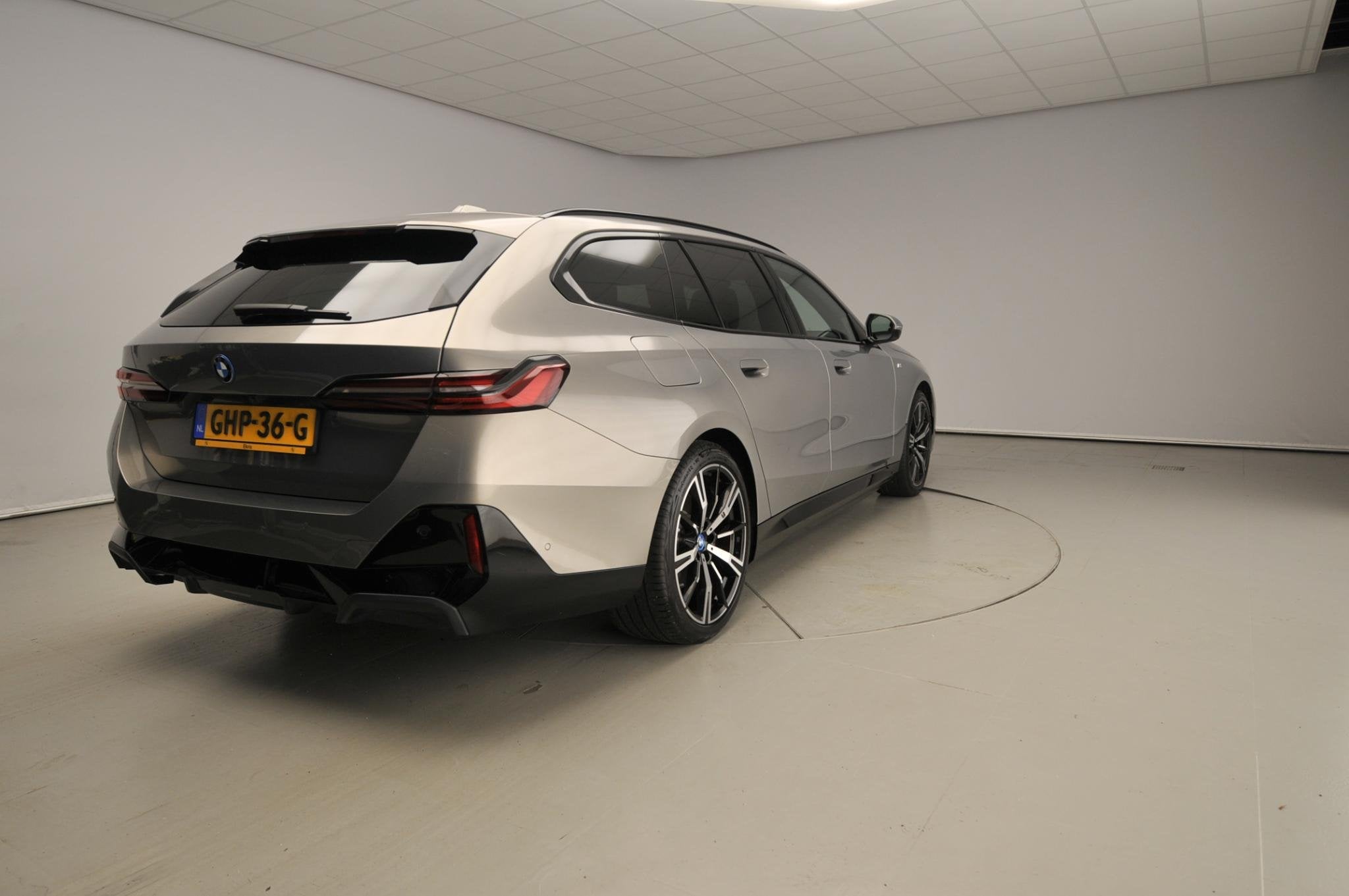 BMW 5 Serie Touring 530e | M-Sportpakket | LED | Leder | HUD, Auto's, Automaat, 1998 cc, Achterwielaandrijving, 4 cilinders