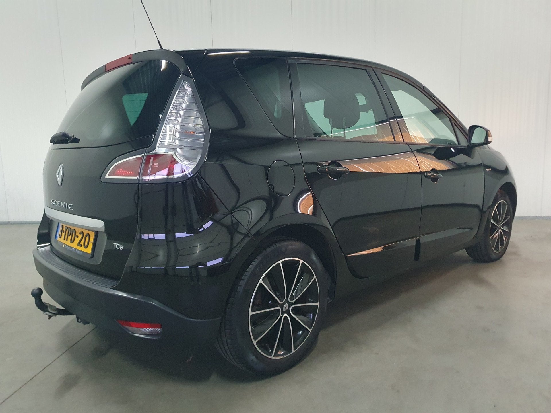 Renault Scénic 1.2 TCe Bose NAVI/CRUISE/AIRCO/TRHAAK/LMV, Voorwielaandrijving, Euro 5, Gebruikt, 1295 kg