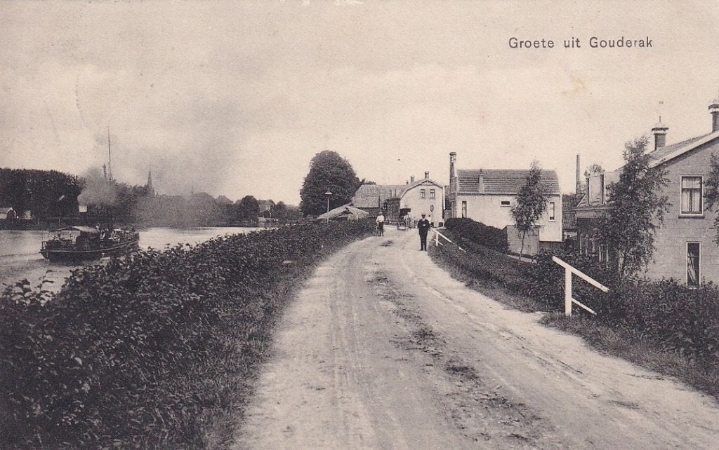 757Y Gouderak, dijk met woningen, vaartuig tussen   lees aub, Ophalen of Verzenden, Voor 1920, Gelopen, Zuid-Holland