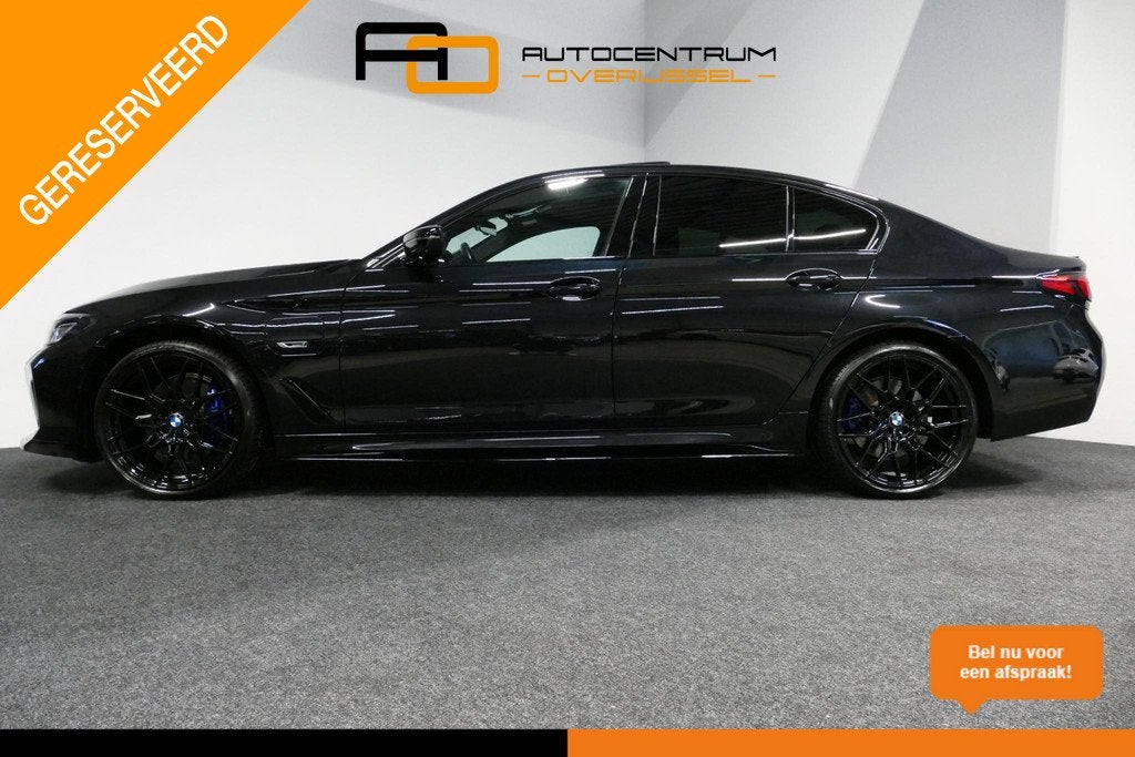 BMW 5-serie 530e xDrive M Sport / Schuif-/kanteldak/ M Perfo, Auto's, BMW, Bedrijf, Te koop, 5-Serie, 360° camera, 4x4, ABS, Adaptieve lichten