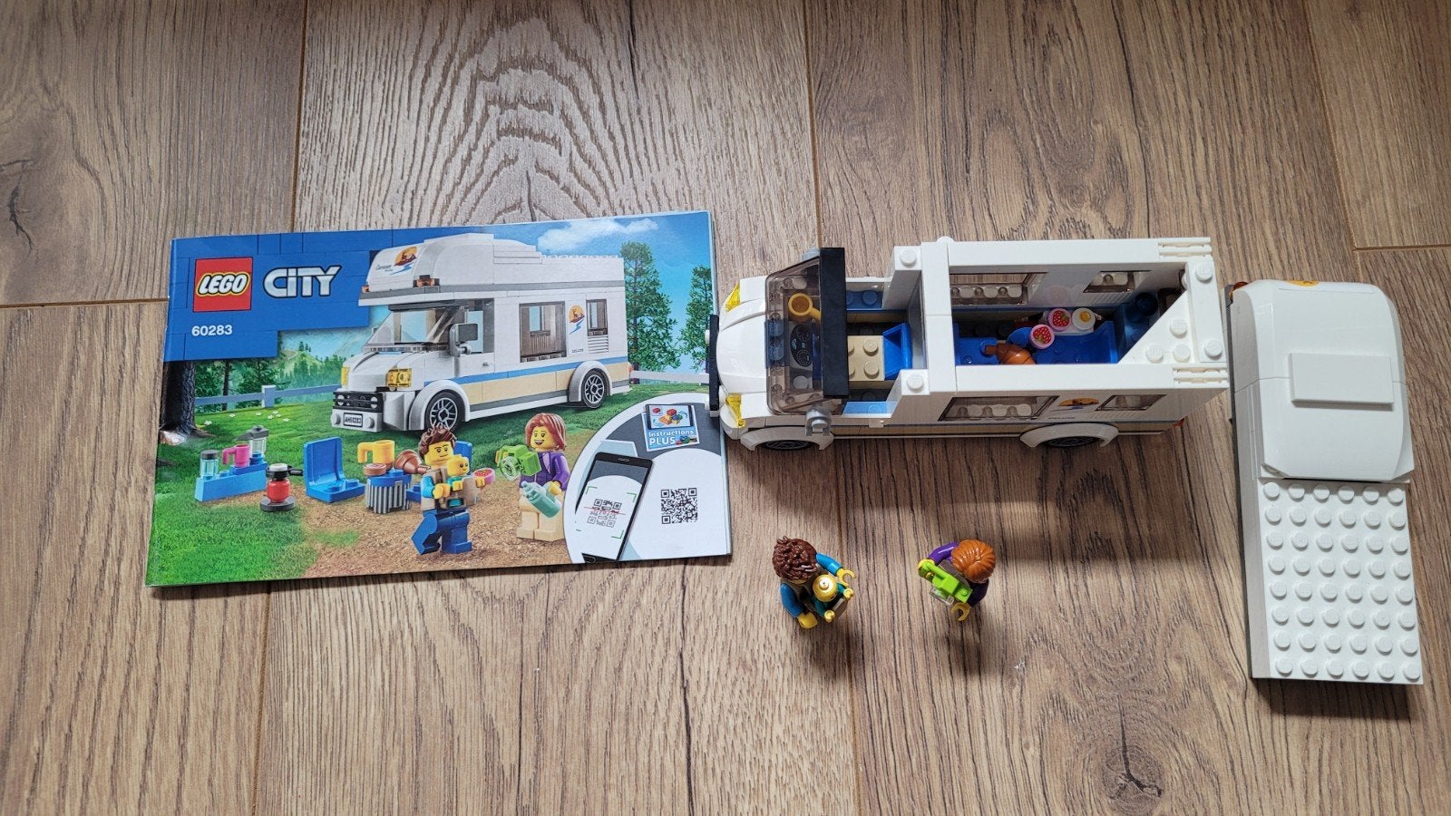 LEGO City Campervan (60283) met minifiguren, Ophalen of Verzenden, Zo goed als nieuw