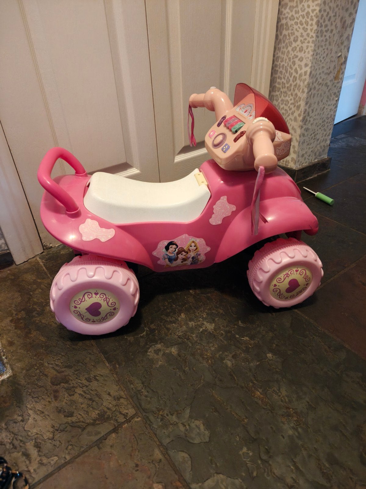 Roze Disney Princess Loopauto - Zo goed als nieuw, Ophalen of Verzenden, Zo goed als nieuw, Loopvoertuig