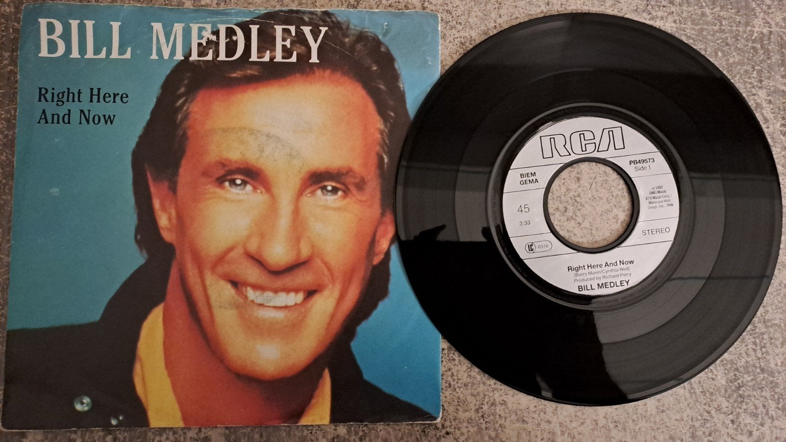 bill medley  - right here and now, 7 inch, Zo goed als nieuw, Pop, Fotohoes