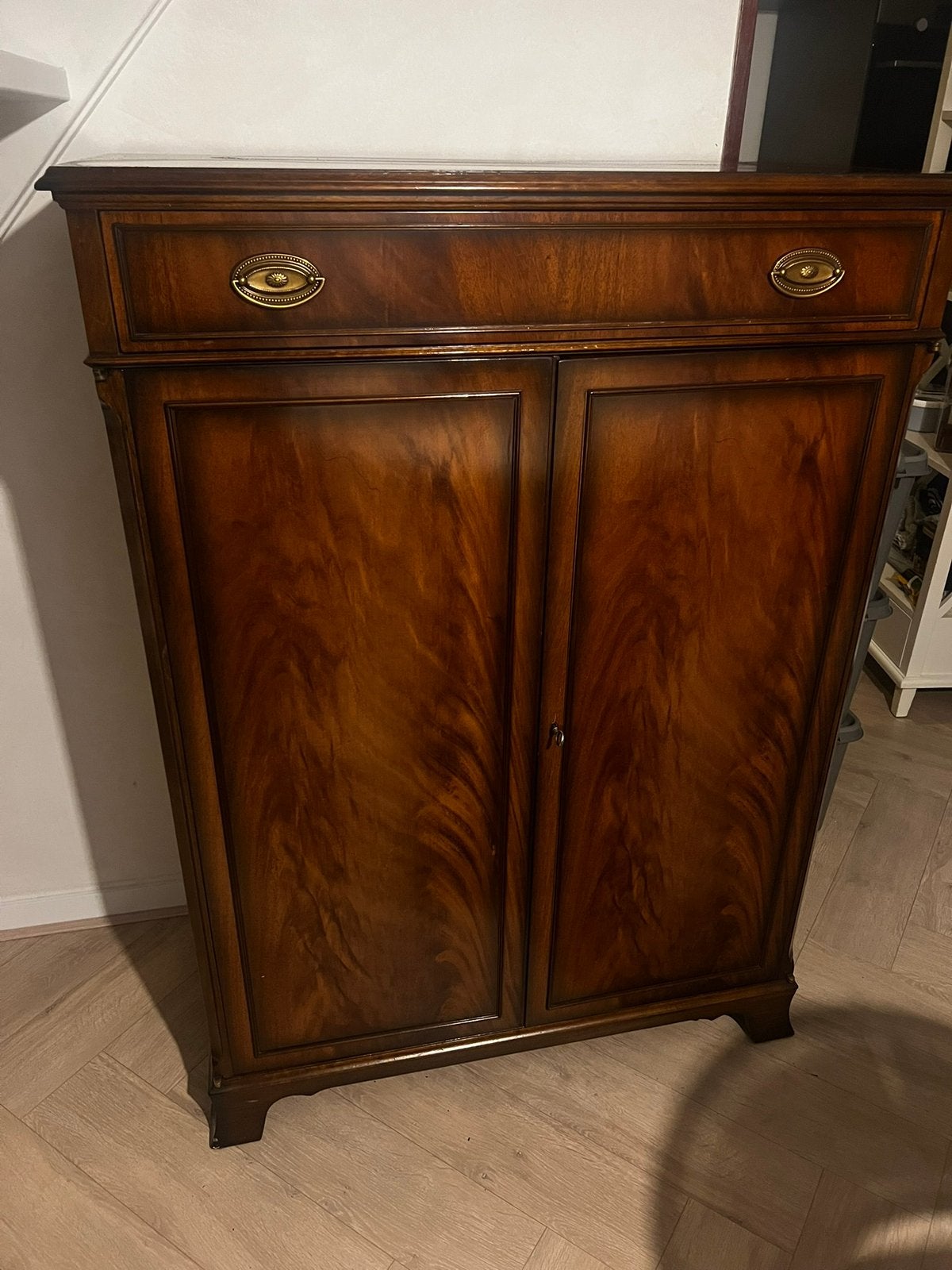 Helden Exclusive kast Vintage, Ophalen