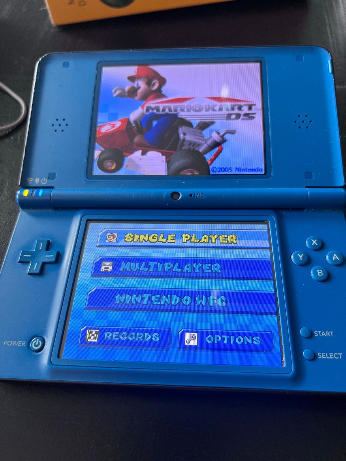 Blauwe Nintendo DSi xl met Mario Kart DS en hoesje, Spelcomputers en Games, Ophalen, Dsi XL, Gebruikt, Blauw