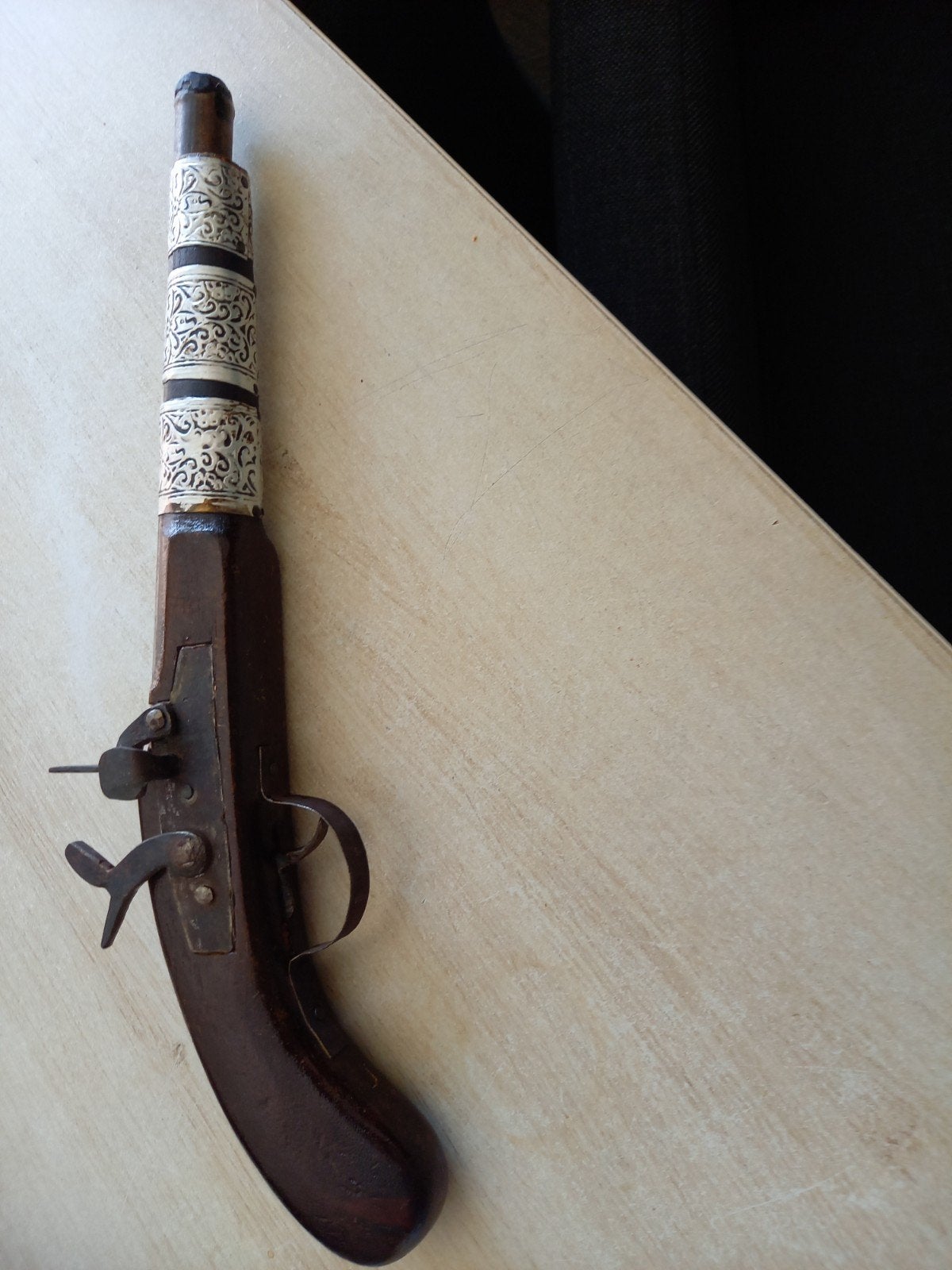 Antiek vuursteenpistool met decoratieve inleg, Ophalen of Verzenden