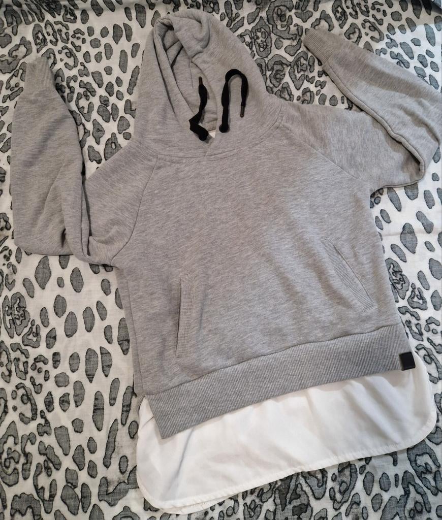Distrikt Nørrebro Hoodie - Maat S - Grijs met "Layered" Look, Ophalen of Verzenden, Zo goed als nieuw, Grijs