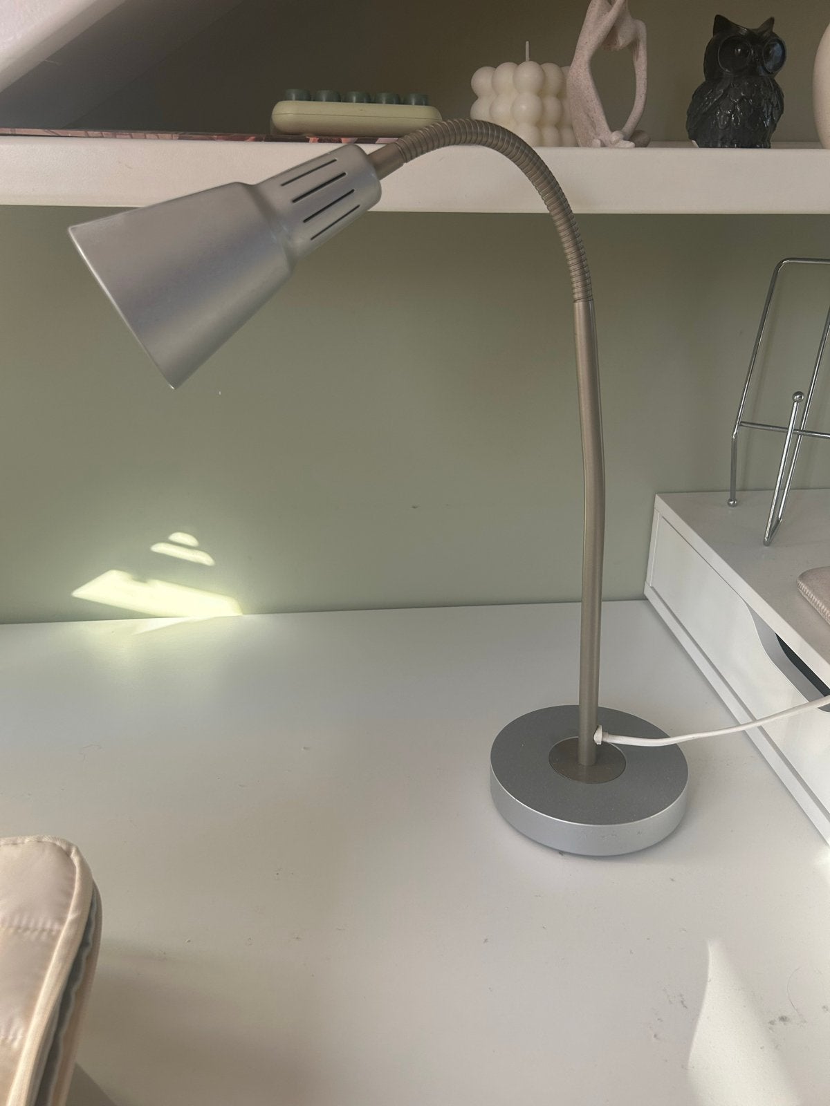 Zilverkleurige bureaulamp met flexibele hals, Bureaulamp, Overige merken, Ophalen of Verzenden, Metaal