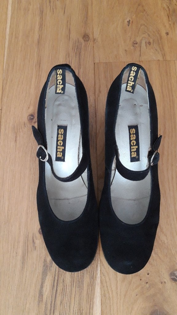 Zwarte suède pumps met bandjes, Pumps, Zwart, Ophalen of Verzenden, Zo goed als nieuw