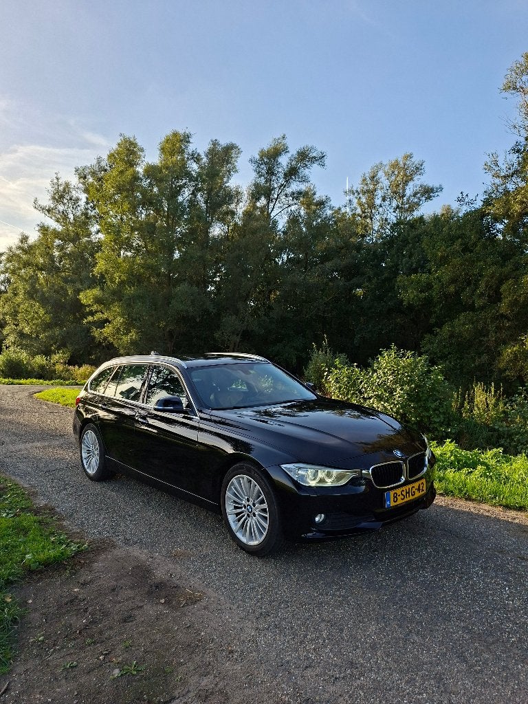BMW 3-Serie 2.0 320D Touring 2013 Zwart, Auto's, Euro 5, Achterwielaandrijving, 1995 cc, Zwart