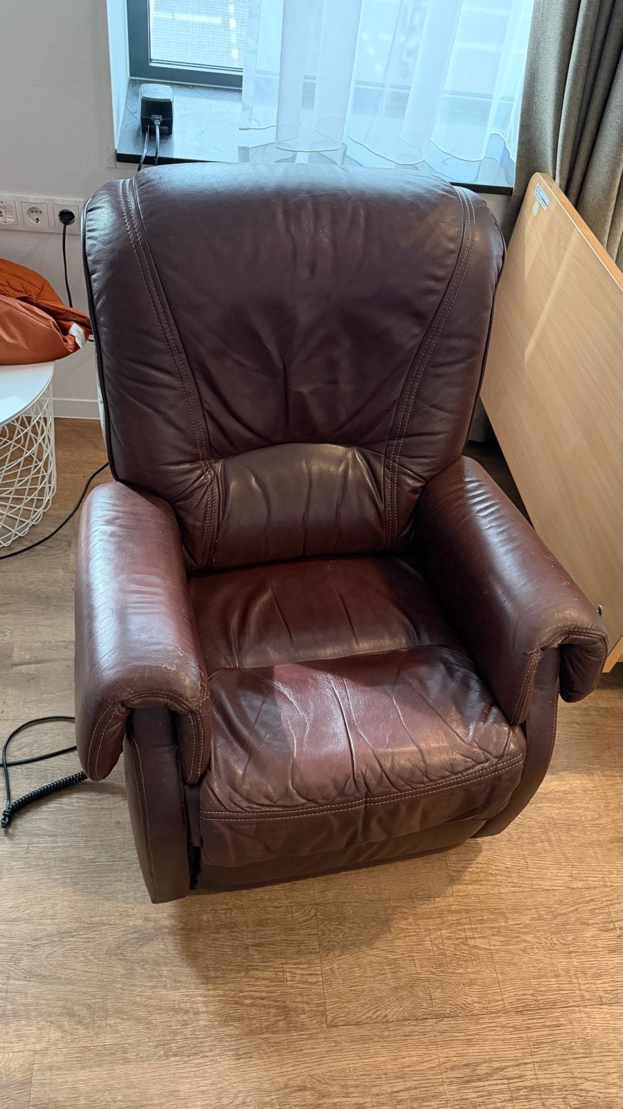 Gebruikte relaxstoel (leer) - beschadigd, Huis en Inrichting, Ophalen, Gebruikt, Leer, 75 tot 100 cm