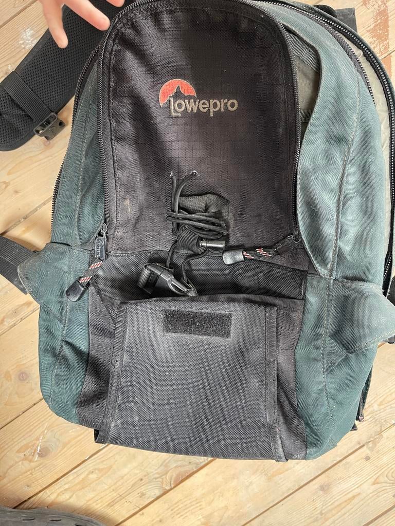 Donkergroene Lowepro cameratas rugtas, Ophalen of Verzenden, Gebruikt, Rugtas, Lowepro