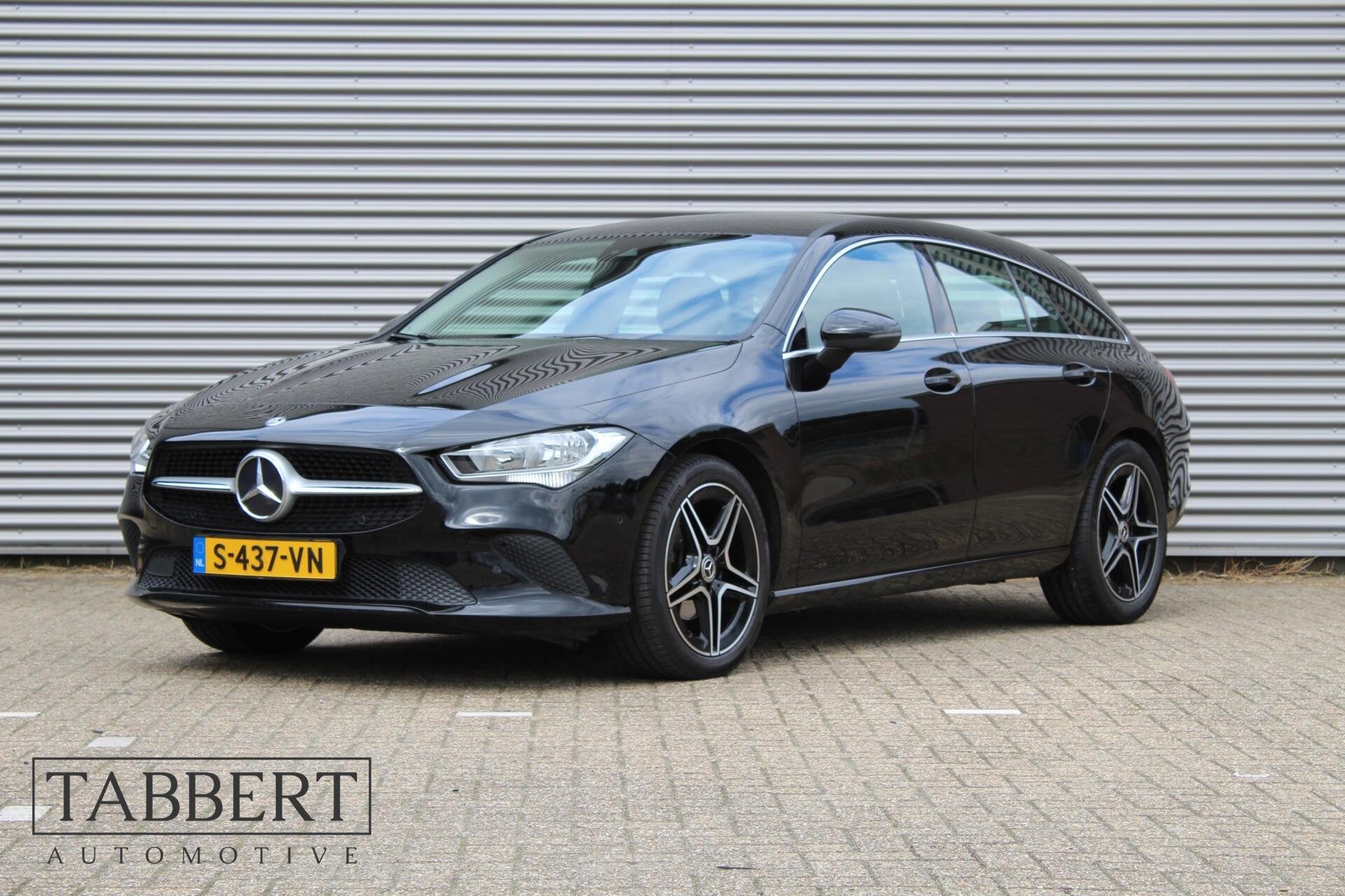 Mercedes CLA-klasse Shooting Brake 180 Business AMG Zwart, CLA, 136 pk, Gebruikt, 4 cilinders