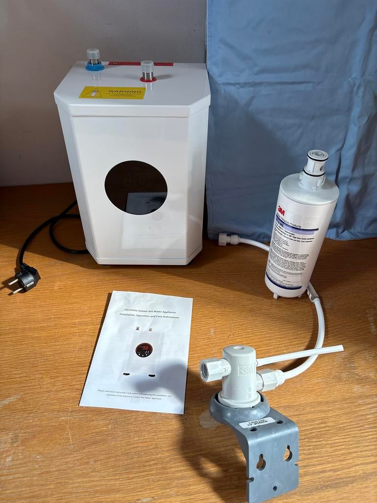 Elektronische Instant Warmwaterboiler 2.4L met filter, Doe-het-zelf en Verbouw, Geisers en Boilers, Ophalen, Aardgas, Boiler, Minder dan 20 liter