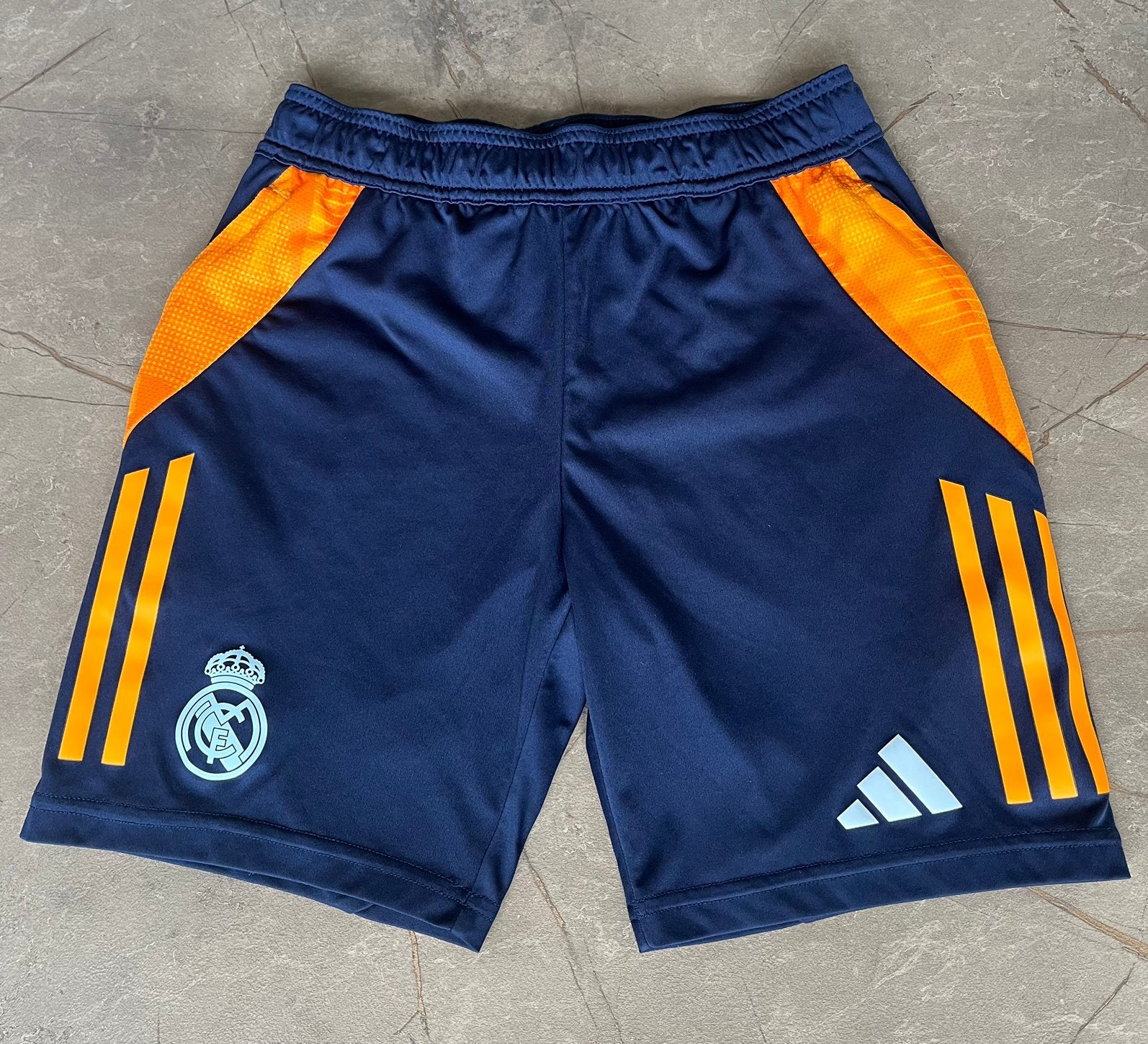 Adidas korte broek Real Madrid maat 152, Ophalen of Verzenden, Zo goed als nieuw, Jongen of Meisje, Broek