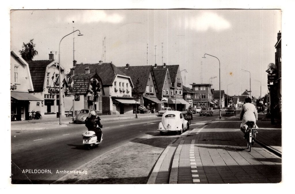 Apeldoorn Arnhemseweg VW kever, Verzenden, 1940 tot 1960, Gelopen, Gelderland
