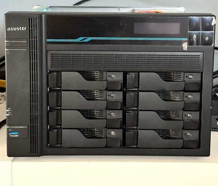 Asustor 6508T NAS 8 bays 16GB RAM zgan zonder HDD / SSD, Ophalen, Zo goed als nieuw