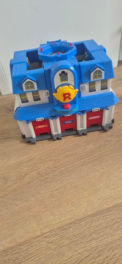 Robocar Poli Rescue Station met voertuigen(1tje mist wielen), Ophalen, Gebruikt
