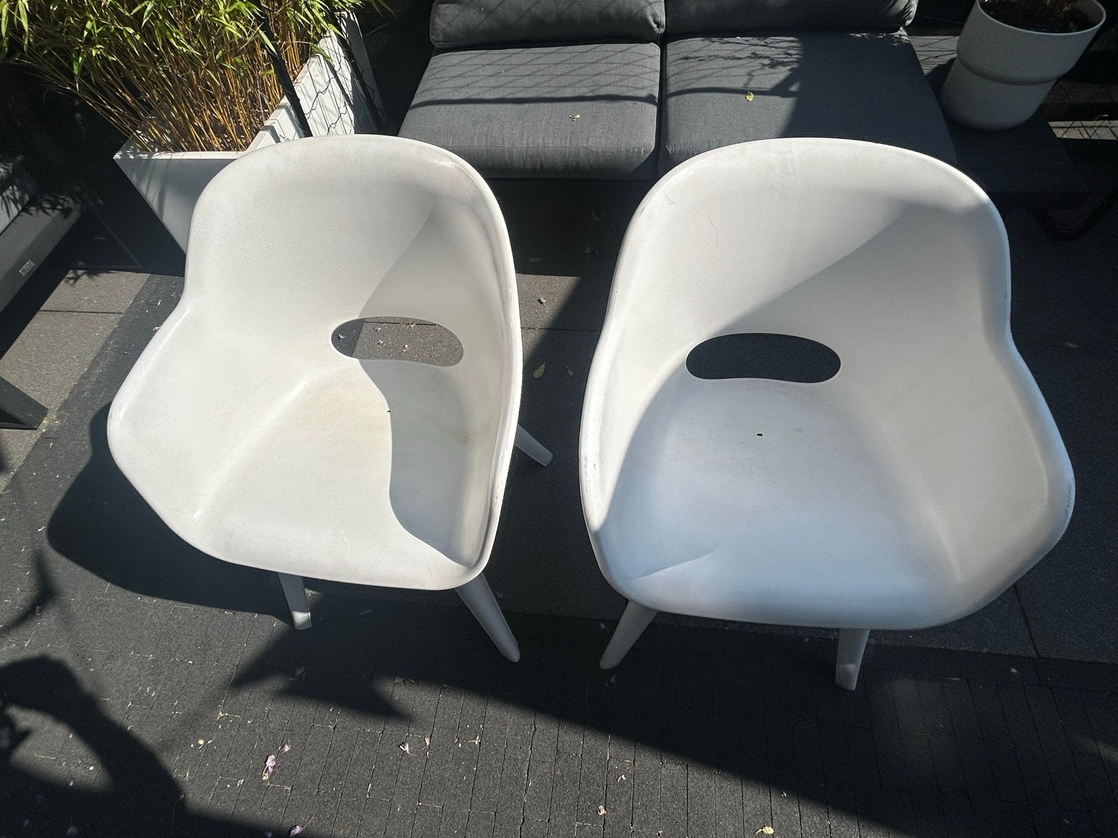 Gratis 2 Witte Kunststof Kuipstoelen, Ophalen, Gebruikt, Kunststof