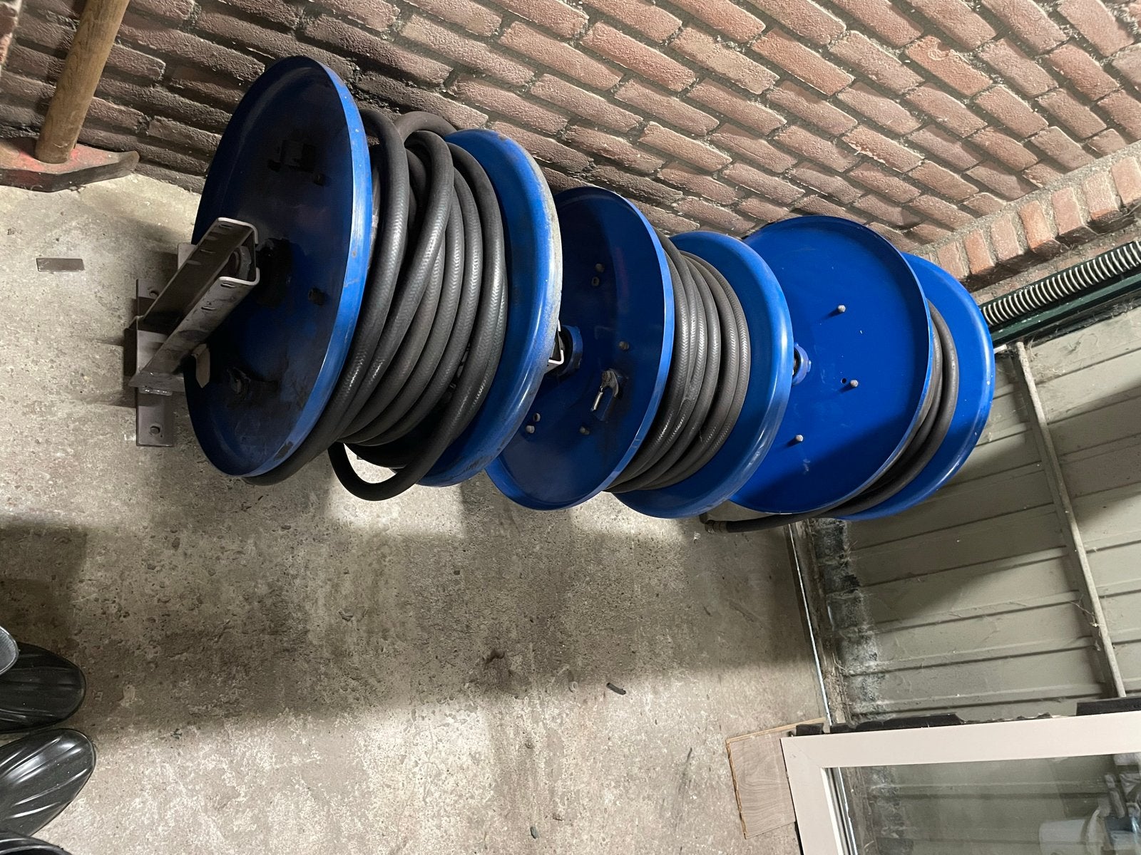 Gebruikte Lucht haspels met 3/4 slang voor lucht of vloeisto, Doe-het-zelf en Verbouw, Gereedschap | Overige machines, Ophalen