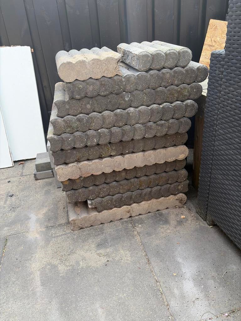 GRATIS 8 hele palissade banden 6x25x50 cm, Tuin en Terras, Gebruikt, Overige typen, Ophalen of Verzenden, Minder dan 5 m²
