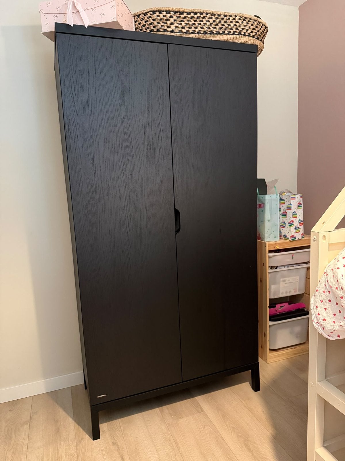 Kidsmill Savi Kast Zwart - Stijlvolle Kinderkamerkast, Ophalen, Kast, 50 tot 70 cm, 105 cm of meer