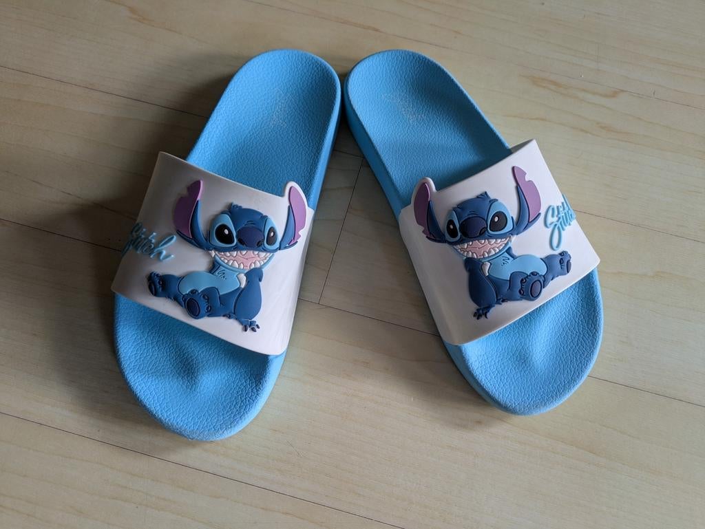 Stitch slippers mt 37/38, Kinderen en Baby's, Kinderkleding | Schoenen en Sokken, Ophalen of Verzenden, Gebruikt, Overige typen