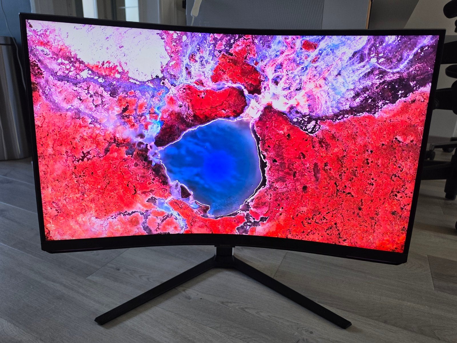 Foto 9 van Samsung Odyssey Neo G8 S32BG850NP Curved 240Hz Monitor