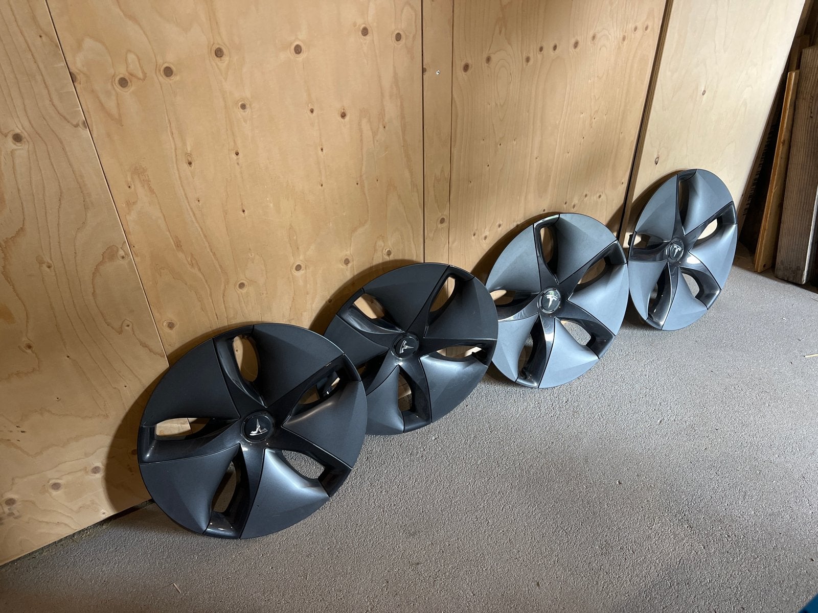 Set van 4 Tesla Model 3 wieldoppen, Ophalen, Gebruikt