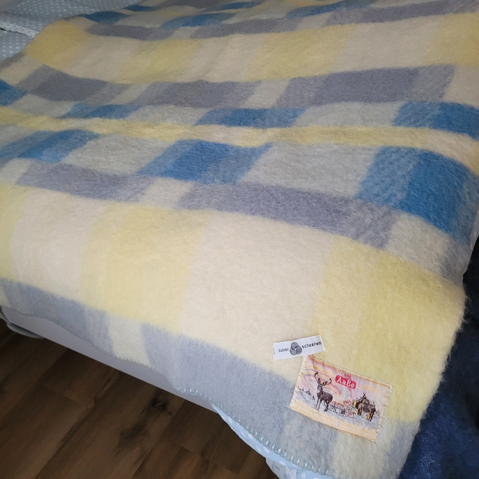 AaBe zuiver scheerwol deken, Ophalen of Verzenden, Zo goed als nieuw, Tweepersoons, Deken of Dekbed