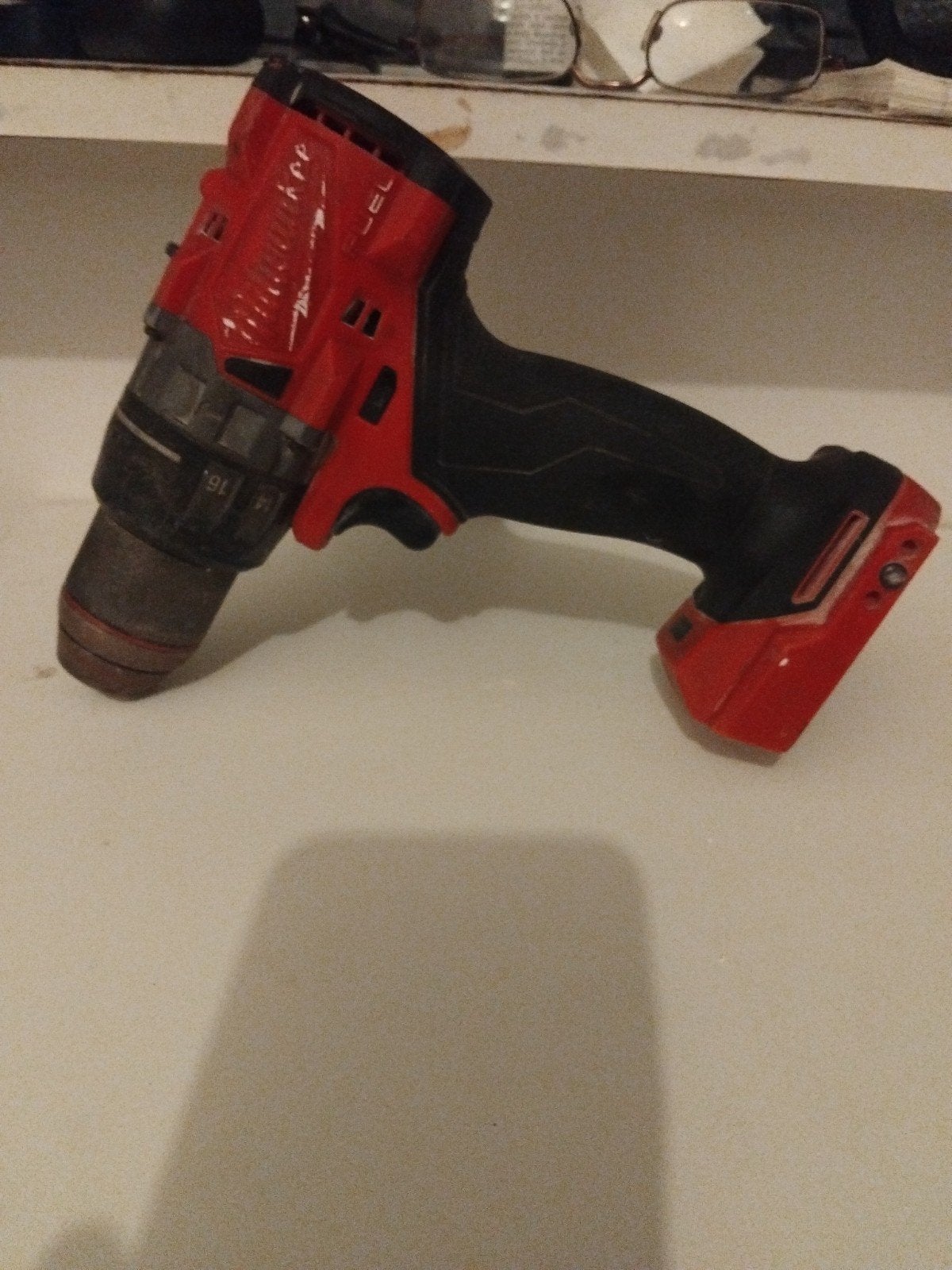 Milwaukee M18 -/Schroefmachine met 2 accu's en lader, Ophalen of Verzenden, Gebruikt, 600 watt of meer, Klopboormechanisme
