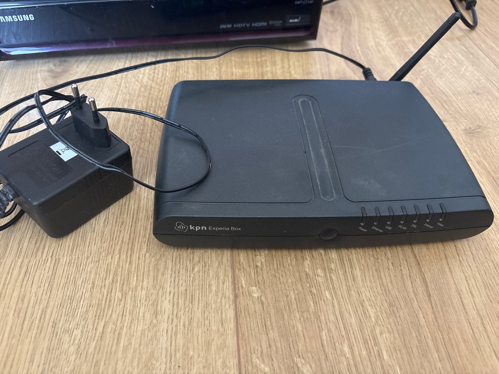 KPN Experia Box V8 Router met modem, Ophalen, Gebruikt, Router met modem