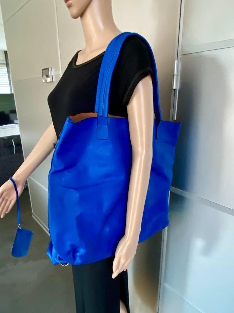 J117 3-delige set: grote schouder tas + toilettas + beursje, Ophalen of Verzenden, Zo goed als nieuw, Blauw