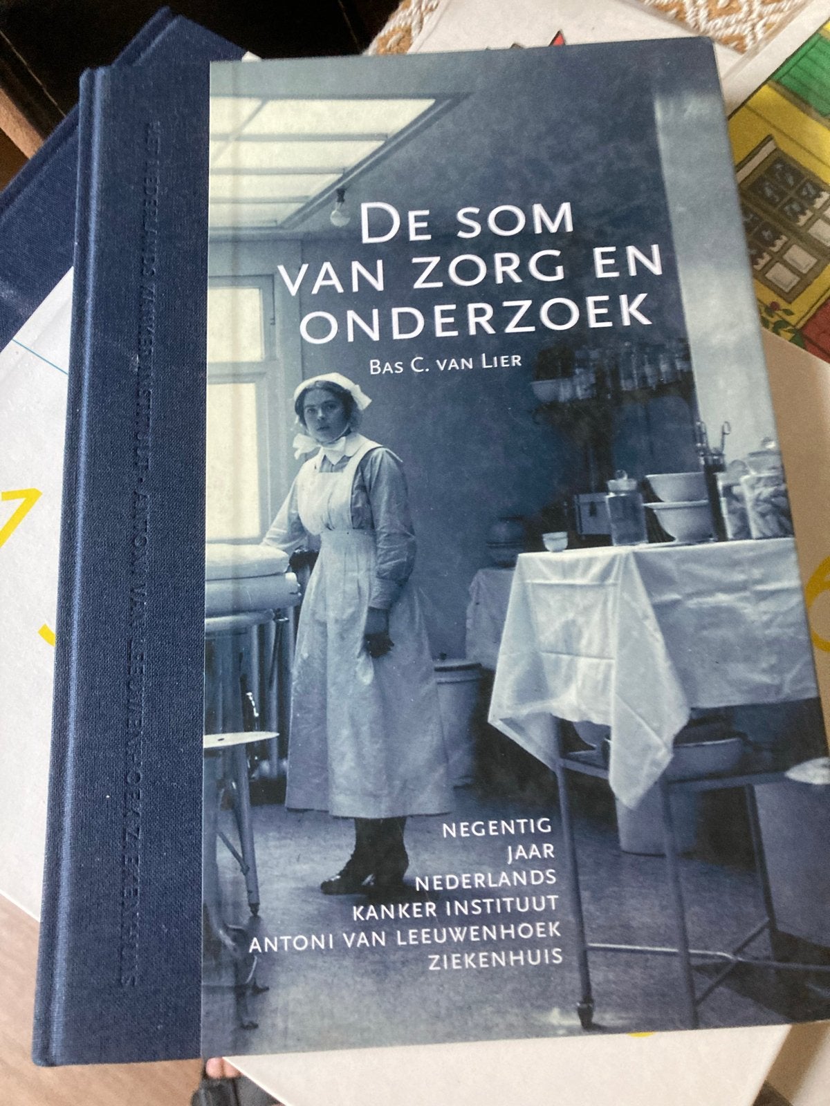De Som van Zorg en Onderzoek - NKI/AVL Jubileumboek, Ophalen of Verzenden, Zo goed als nieuw, Ziekte en Allergie