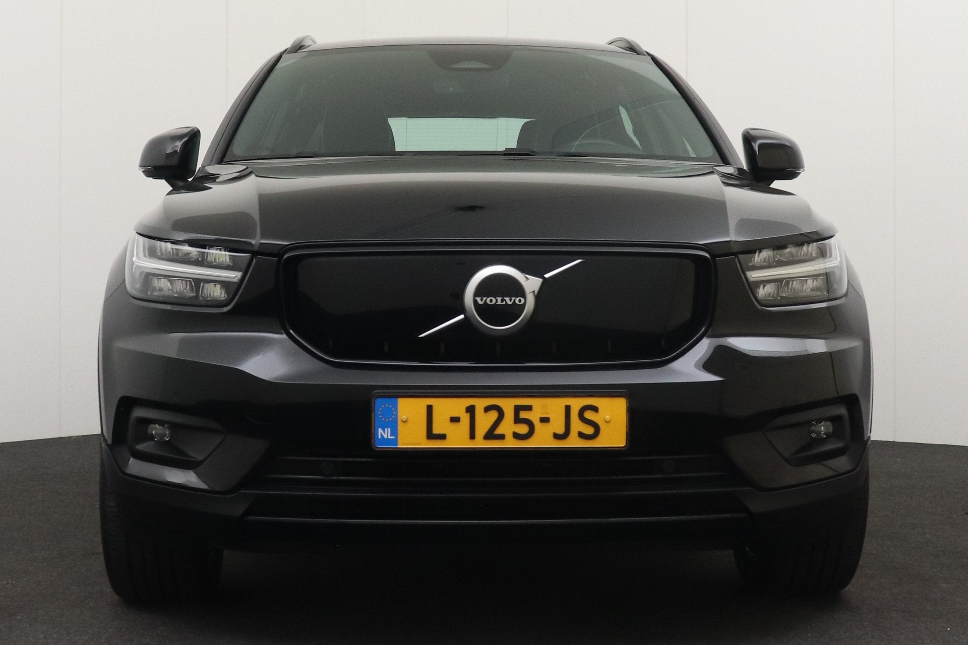 Volvo XC40 Recharge P8 408 PK AWD R-Design Camera Dodehoek A, Auto's, Volvo, Dealer onderhouden, Gebruikt, Zwart, 417 km