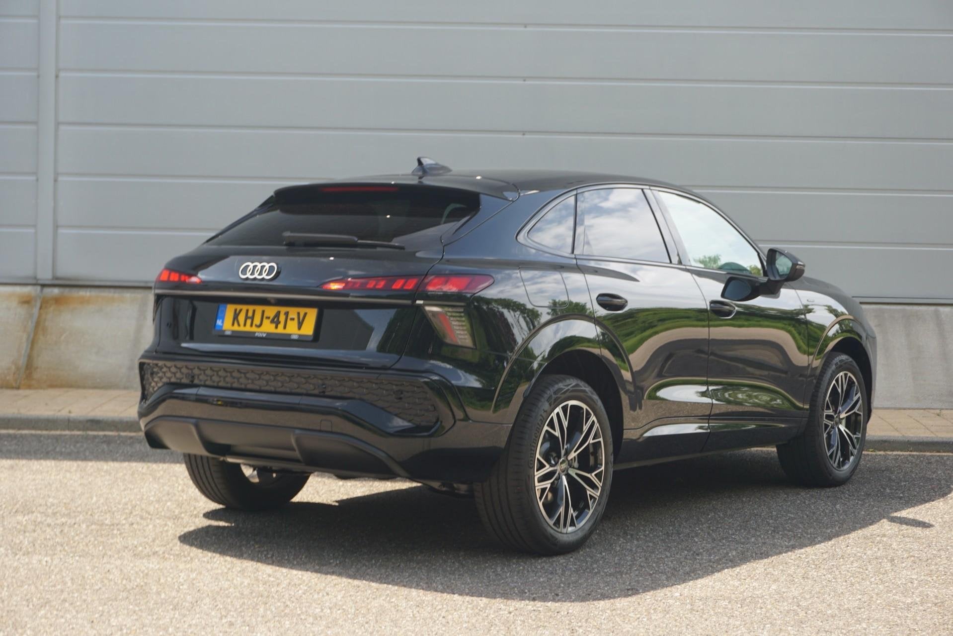 Audi Q3 Sportback 1.5 e-hybrid 272pk S edition | Techniekpak, Auto's, Audi, 1800 kg, 1498 cc, 4 cilinders, 150 min