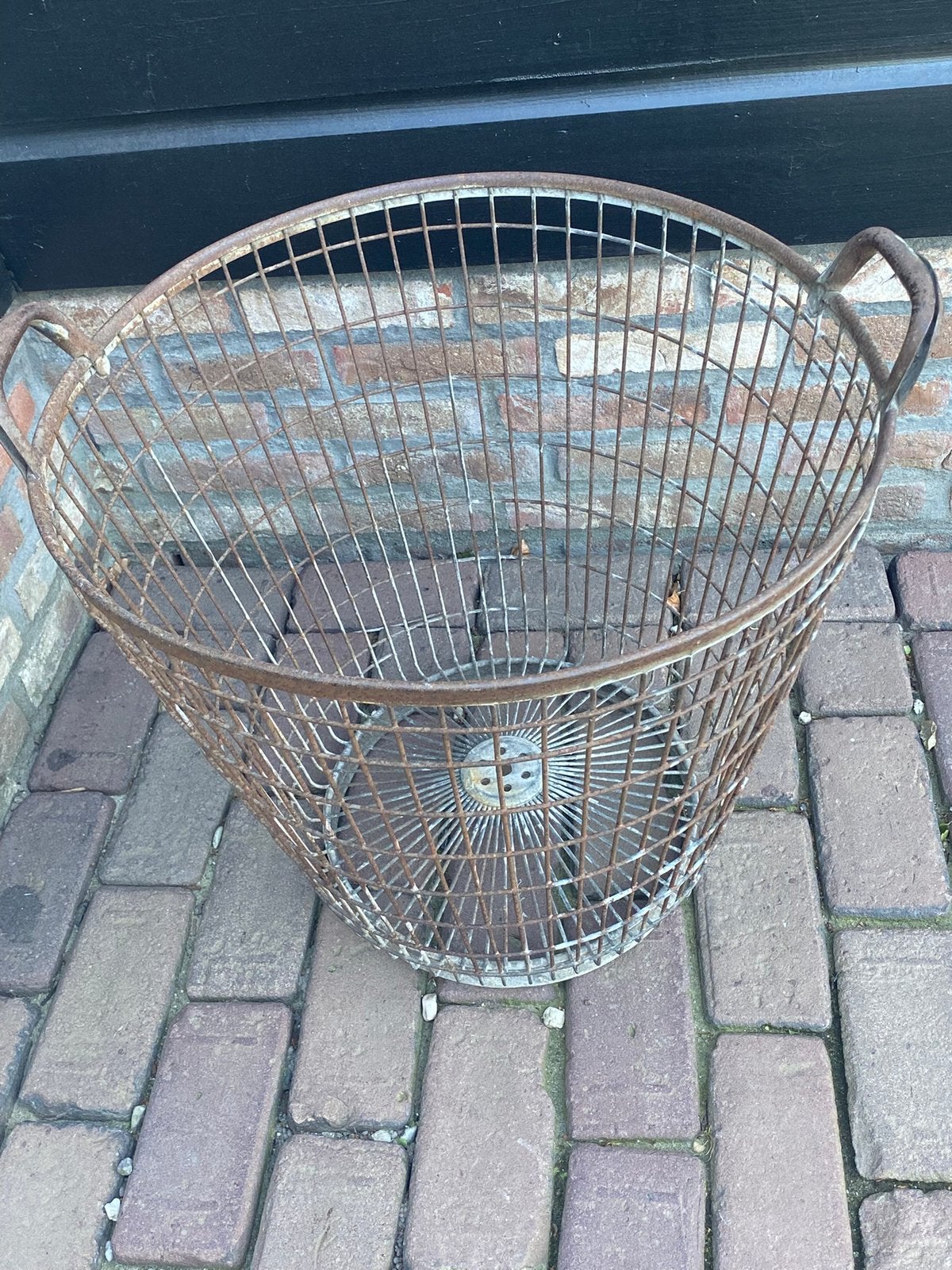 Vintage grote en stevige draadmand, Antiek en Kunst, Curiosa en Brocante, Ophalen