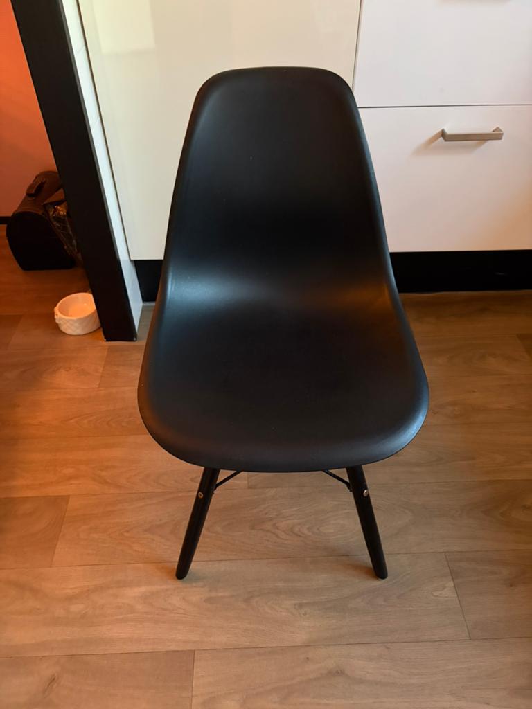 4x zwarte kunstof eetkanerstoelen, Huis en Inrichting, Stoelen, Ophalen of Verzenden, Zwart, Vier