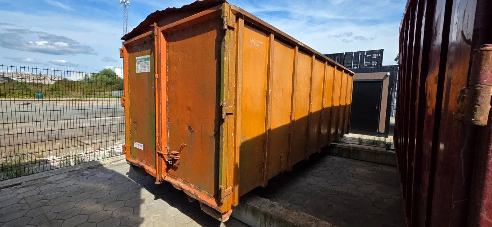VERNOOY MAGAZIJN CONTAINER 9398, Dave Vernooij, Info@vernooy.nl, Kellensedwarsweg 9
4004JC  Tiel, NL