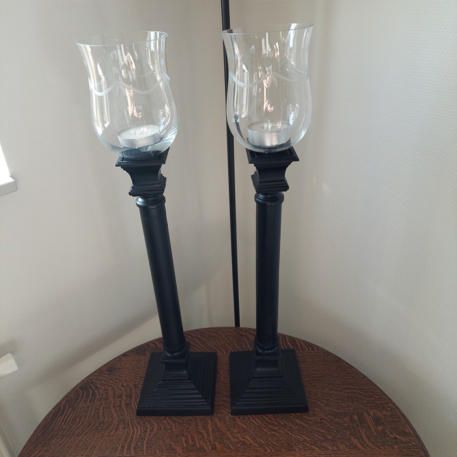 Set van 2 zwarte metalen kandelaren - 50 cm hoog, Ophalen of Verzenden, Zwart, Metaal