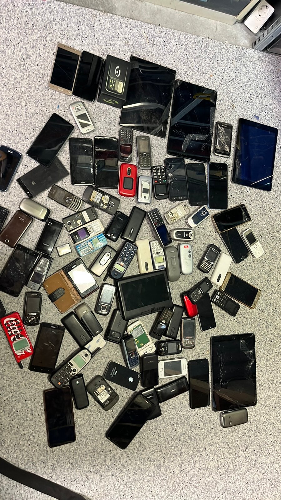 Partij telefoons (70 stuks), Telecommunicatie, 32 GB, Ophalen, Gebruikt, Zwart