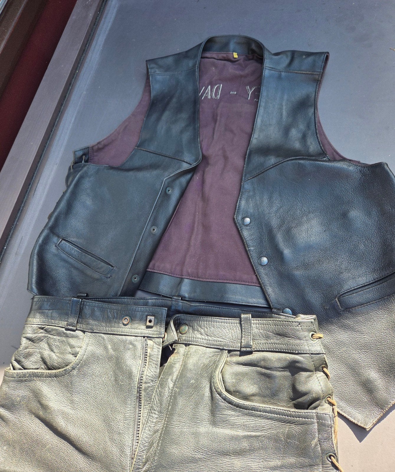 Harley davidson hesje met broek, Ophalen, Gedragen
