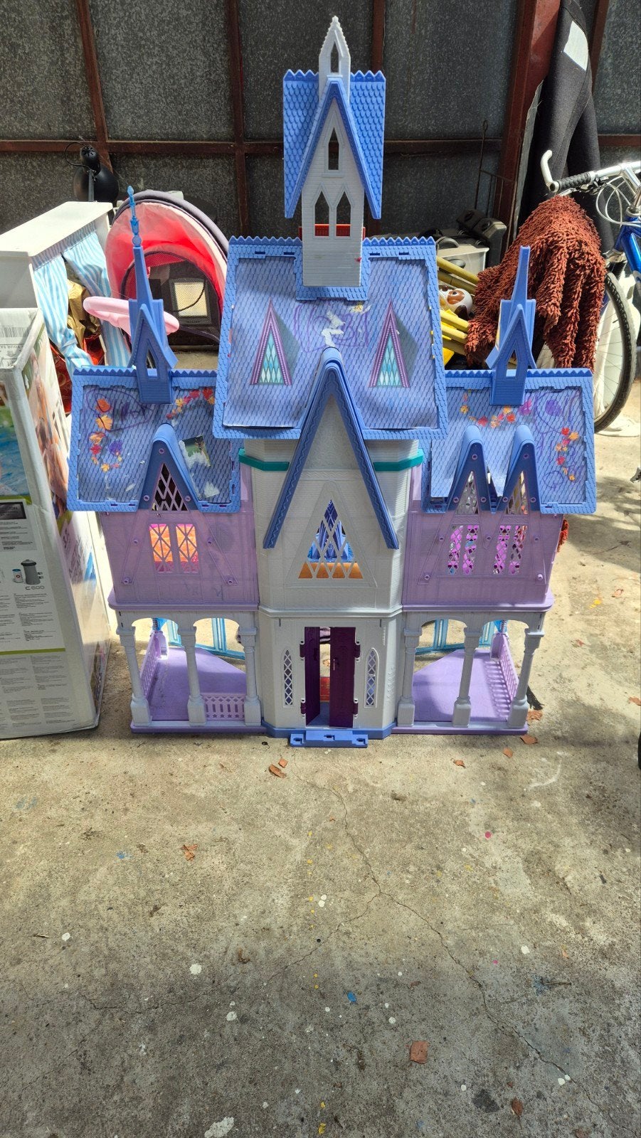 frozen poppenhuis, Kinderen en Baby's, Speelgoed | Poppenhuizen, Ophalen, Gebruikt, Poppenhuis