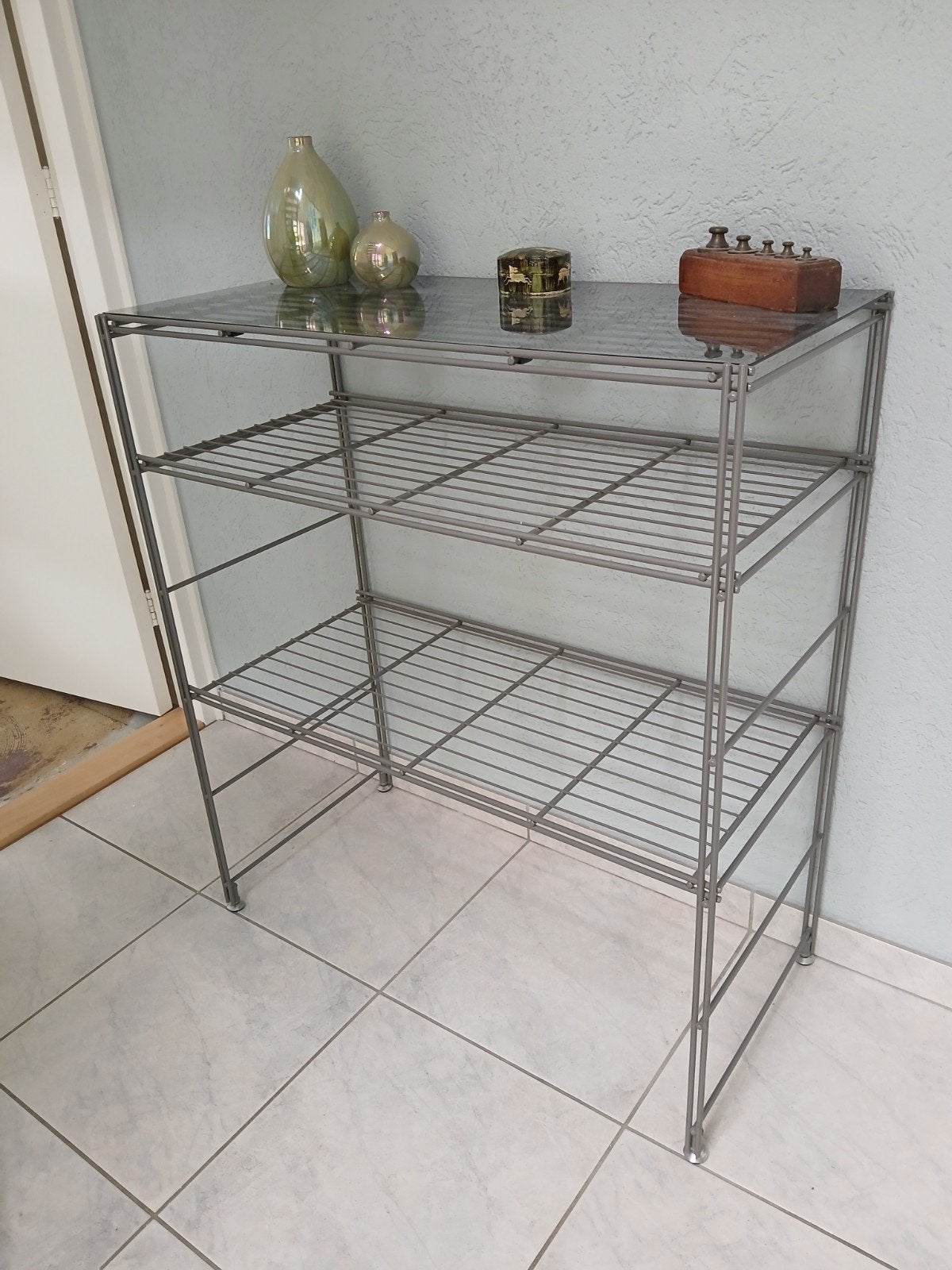 Vintage IKEA metalen sidetable met glazen blad, Ophalen, 50 tot 100 cm, Vintage, Industrieel, Zo goed als nieuw