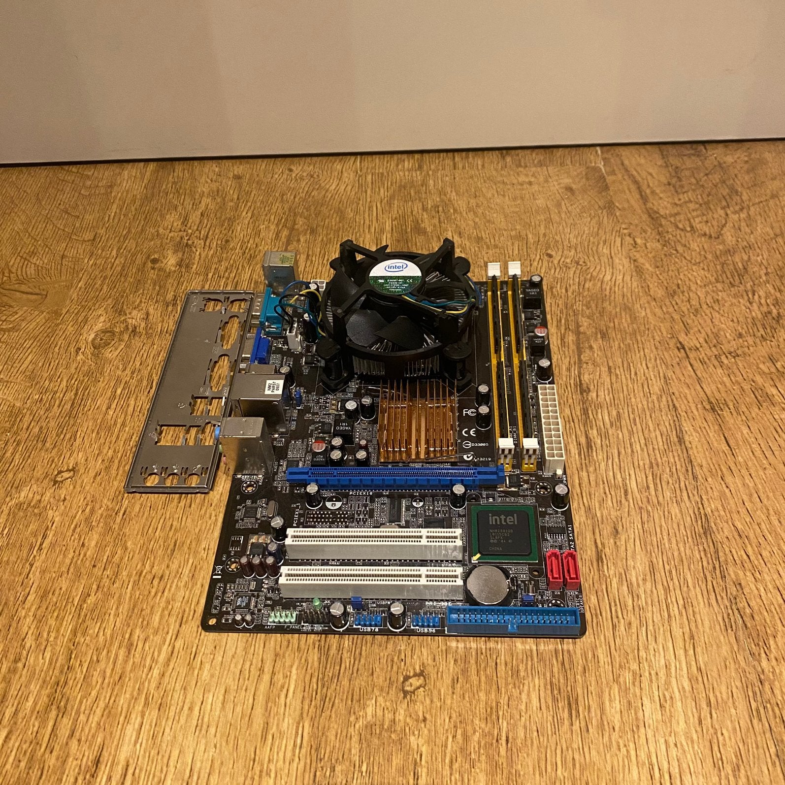 ASUS P5KPL-AM IN/ROEM/SI met intel Quad-Core Processor, Computers en Software, Ophalen of Verzenden, Gebruikt, Intel, DDR2