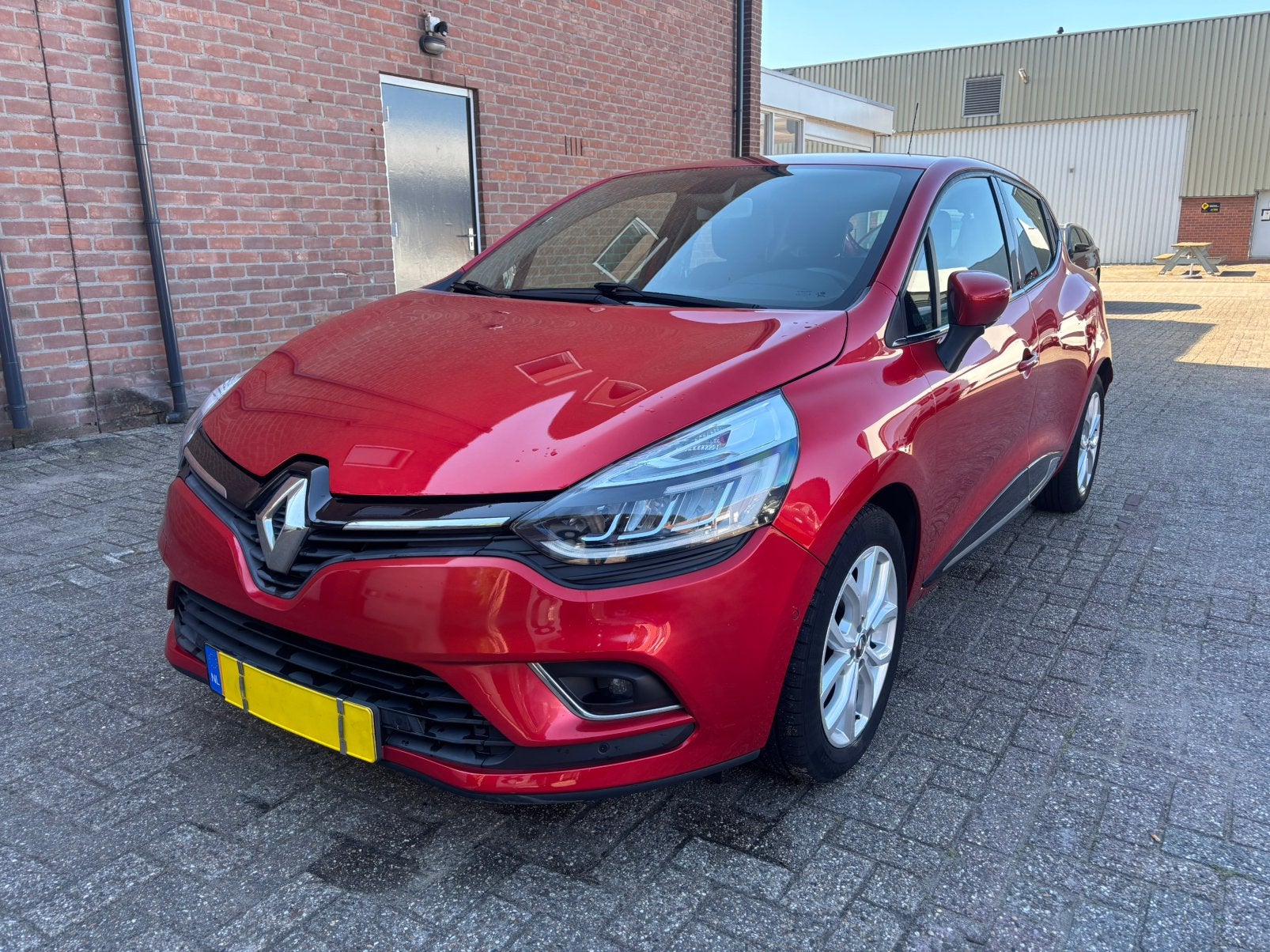 Renault clio 0.9 Intens/ 83933km/ half leer/ Rijdbaar/NAP, Auto diversen, Schadeauto's, Ophalen, Renault, Benzine, Hatchback